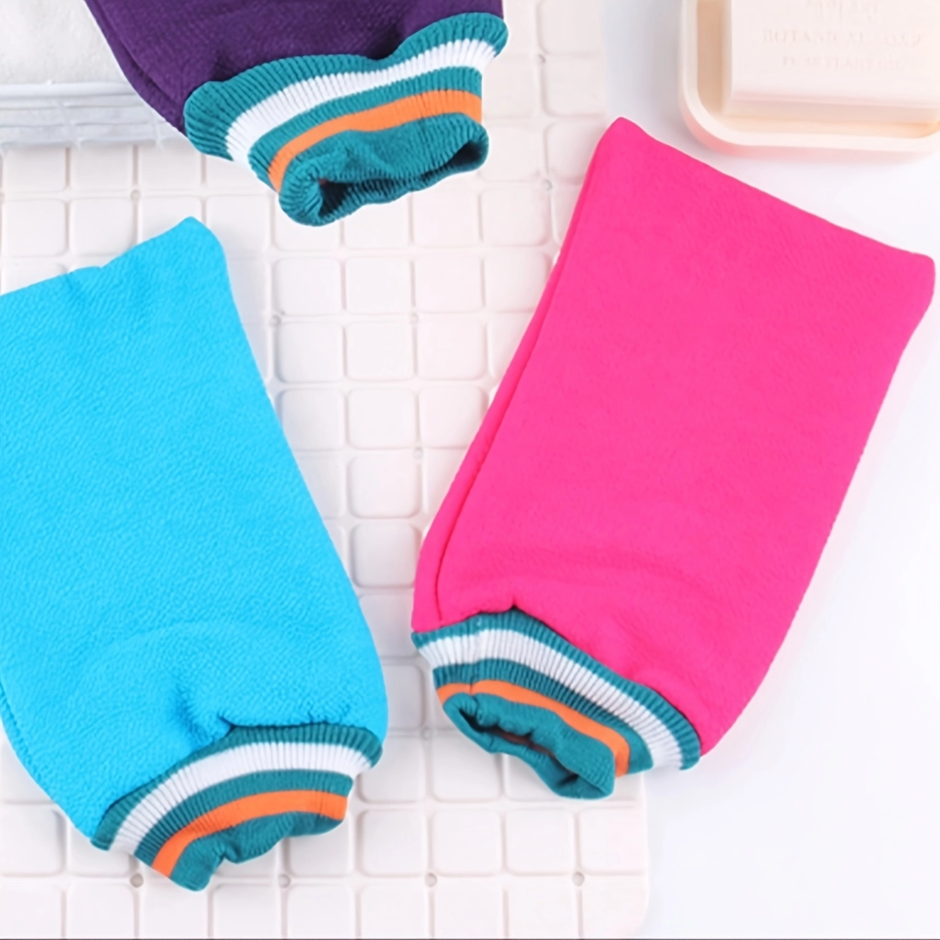 Solid Color Exfoliating Body Scrubber Glove - Image 4